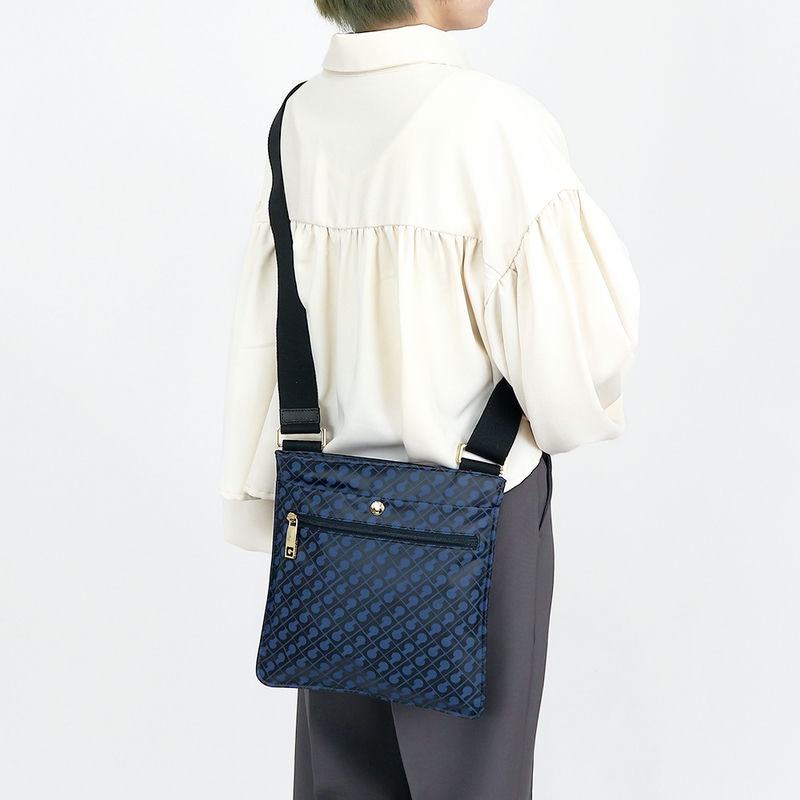 人気！ 美品✨ ゲラルディーニ ショルダーバッグ ソフティ ポケット ネイビー Brandol / GHERARDINI ゲラルディーニ ショルダーバッグ SOFTY